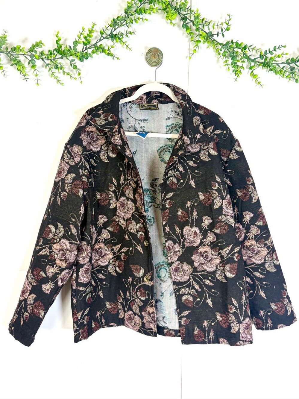 NWT Massive Luxury Edition Tapestry Jacket Womens M Black Pink Floral Shacket
